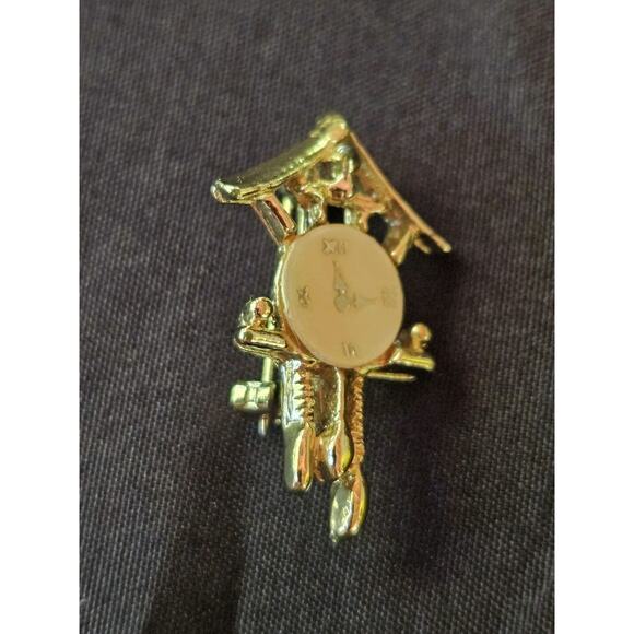 Vintage Collectible Pin CooCoo Cuckoo Clock Design Gold Tone 1.5" - Picture 3 of 8